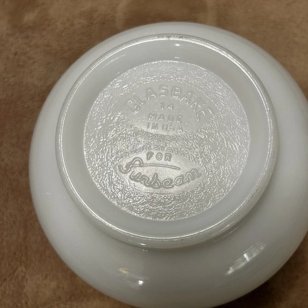 Vtg SUNBEAM Glasbake WHITE Milk Glass 6.5